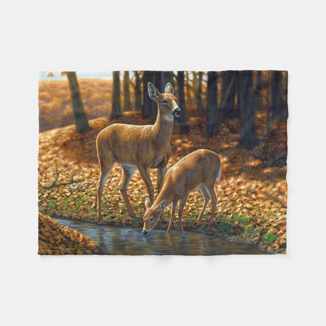 Whitetail Doe and Fawn Drinks aus einem Stream Fleecedecke (Vorderseite (Horizontal))