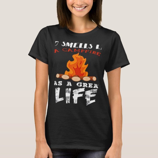 Who Smells Like A Campfire Has A Great Life T-Shirt (Vorderseite)