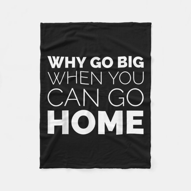 Why Go Big When You Can Go Home Shirt Lazy Sarcast Fleecedecke (Vorderseite)