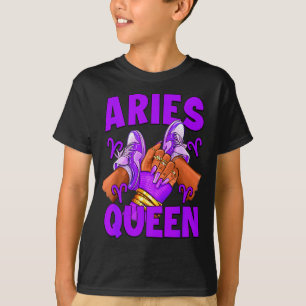 Widder Königin Nägel Sneaker Sternzeichen Geburtst T-Shirt