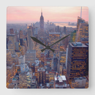 Wide view of Manhattan at sunset Quadratische Wanduhr