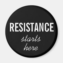 Widerstand fängt hier an, weißer Text auf schwarze Magnet