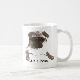 Wie ein Chef-Mops in der Glas-Tasse Tasse