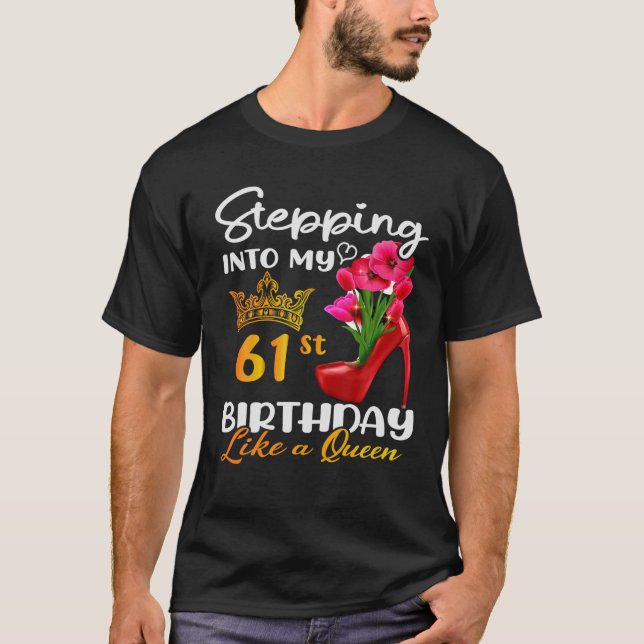 Wie eine Königin für 61 Jahre in meinen 61. Geburt T-Shirt (Vorderseite)