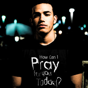 Wie kann ich heute für dich beten? T-Shirt
