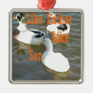 Wie Vater wie Sohn. Ornament Aus Metall