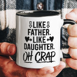 Wie Vater wie Tochter Oh Crap Funny Tasse<br><div class="desc">Feiern Sie die humorvolle Seite der Familienähnlichkeit mit diesem "Wie Vater, wie Tochter... Oh Scheiße" Tasse. Ideal für Väter und Töchter mit spielerischer Bindung bringt diese Tasse eine Touch Spaß zu jedem Kaffee- oder Teemoment. Ideal als Geschenk zum Vatertag, zum Geburtstag, oder nur weil es eine lustige Erinnerung ist, dass...</div>
