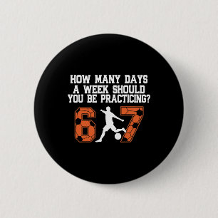 Wie viele Tage Funny 67 Meme Fußballtraining Humor Button