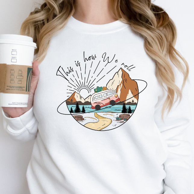 Wie wir Camp Life Happy Camper Sweatshirt rollen (Von Creator hochgeladen)