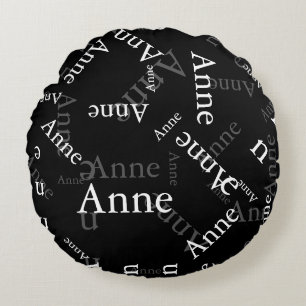 Wiederholte individuelle Name-Typografie in Schwar Rundes Kissen