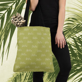 Wiederholter Name in Weiß auf Fall-Leaf-Grün