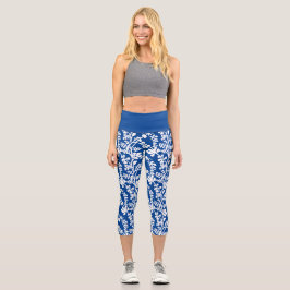 Wiederholtes Muster für blaue und weiße Flora Capri Leggings