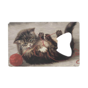Wiegenlied der Katze, Eine Katze spielt mit einem Geldbeutel Flaschenöffner