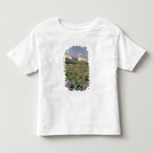 Wiese mit Wildblumen in der Nähe des Lake Sherbour Kleinkind T-shirt