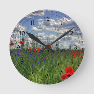 Wiese mit Wildblumen Runde Wanduhr