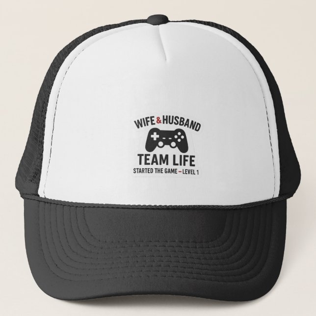 “Wife & Husband Team Life Cap – Just Married Coupl Truckerkappe (Vorderseite)