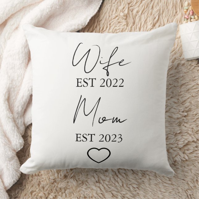 Wife & Mom Est. – Minimalist Valentine Gift Kissen (Decke)