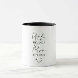 Wife & Mom Est. – Minimalist Valentine Gift Tasse