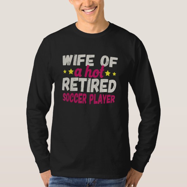 Wife of a Hot Retired Soccer Player T-Shirt (Vorderseite)