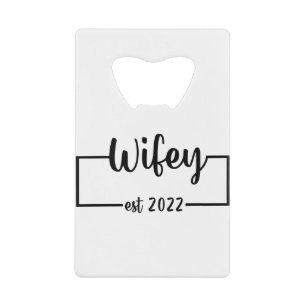 Wifey Est 2022 Bride To Be Bachelorette Party Geldbeutel Flaschenöffner