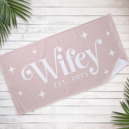 Wifey Est Jahr oder Name Retro Schriftart rot Rosa Strandtuch
