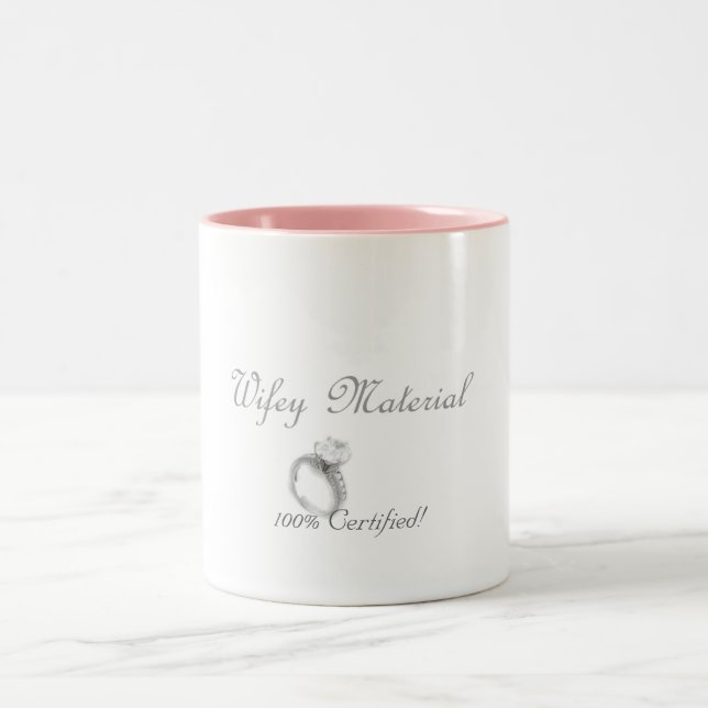 Wifey Material-Tasse Zweifarbige Tasse (Mittel)