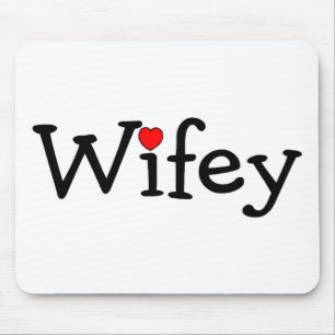 Wifey mit Herzen Mousepad
