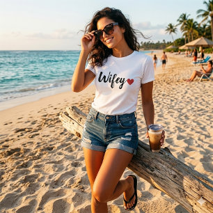 Wifey Modern Black Schrift Frauen RedHeart T-Shirt