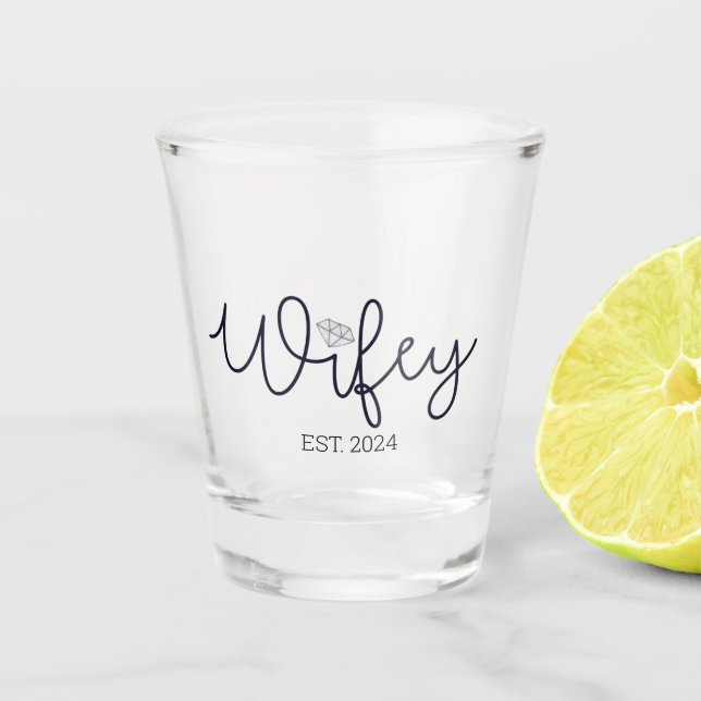 Wifey Modern Typografy Ehefrau Mrs. Wedding Hers Schnapsglas (Vorderseite)