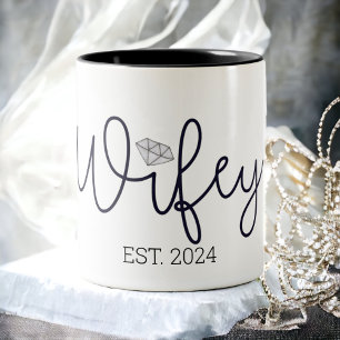 Wifey Modern Typografy Ehefrau Mrs. Wedding Hers Zweifarbige Tasse