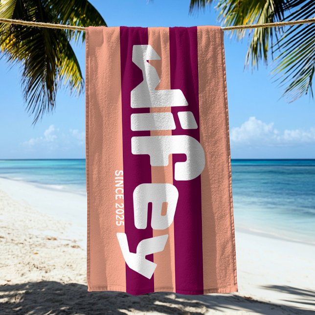 Wifey New Bride Coral Pink Stripe Beach Handtuch (Von Creator hochgeladen)