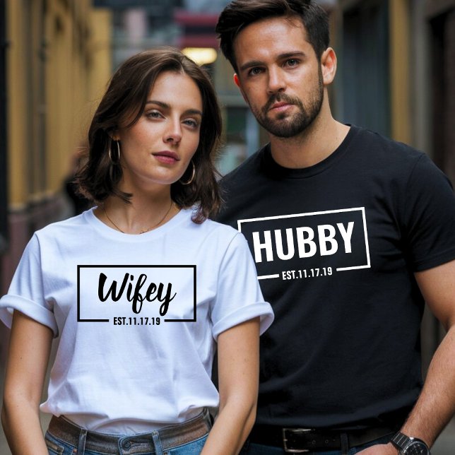 Wifey und Hubby - Hochzeitsfeier und Flitterwochen T-Shirt (Von Creator hochgeladen)