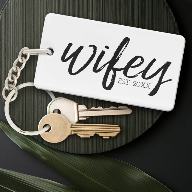 Wifey - Whimsical Black Calligraphy for the Bride Schlüsselanhänger (Personalized Keychain - add a date)