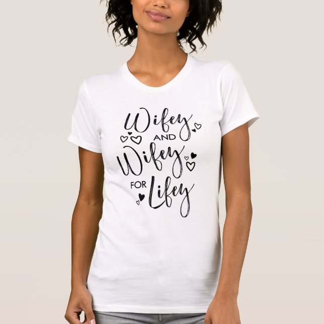 Wifey & Wifey für Lifey Lesbische Ehefrauen T-Shirt (Vorderseite)