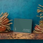 WiFi-Kennwort-Signatur-Foto Fotoplatte<br><div class="desc">Modern WiFi Passwort signieren, um Ihre Netzwerkinformationen mit Gästen zu teilen. Ideal für Mieten von Airbnb, Bed & Breakfast und mehr. Minimal modernes Design mit Foto in goldblau grün und weiß mit leicht lesbarer Typografie. Dieses Produkt enthält ein Bild mit Platzhaltern für Vorlagen, das eine Kombination aus künstlerischen Elementen und...</div>