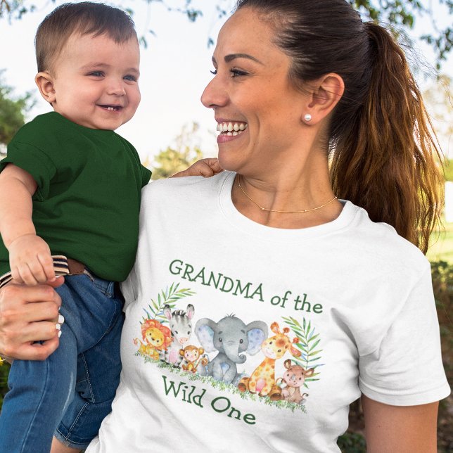 Wild 1. Geburtstag Safari Tiere Großma T-Shirt (Customize to change text color. Many sizes & styles to choose from.)