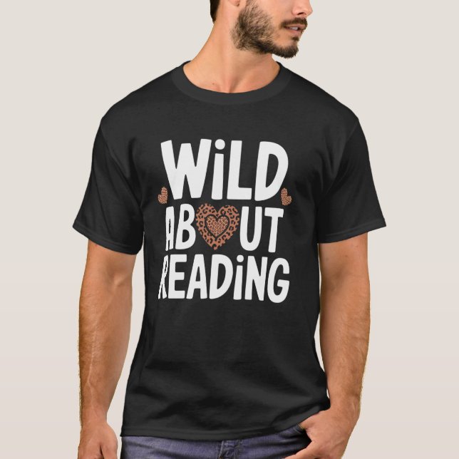 Wild About Reading - Lustiger Text und Design T-Shirt (Vorderseite)