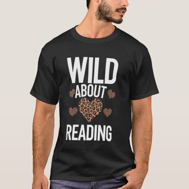 Wild About Reading mit Leopard Heart T-Shirt (Vorderseite)