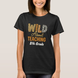 Wild About Teaching 8th Klasse Safari-Tierdruck T-Shirt