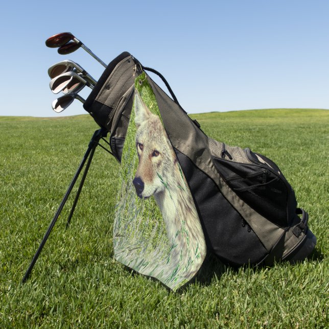 Wild Animal Coyote Golfhandtuch (Gras)