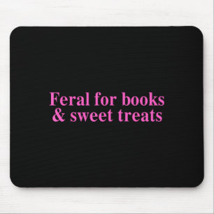 Wild auf Bücher und süße Leckereien lustig  Mousepad