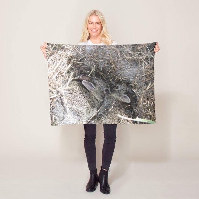 Wild Baby Bunnies Fleece Blanket (Beispiel)