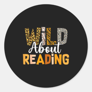 Wild beim Lesen lustiger Buchliebhaber Bücherwurm Runder Aufkleber