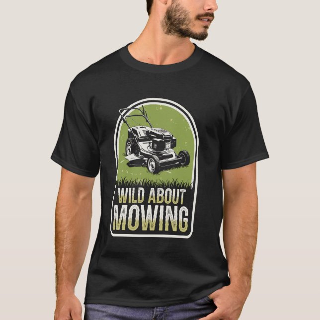 Wild beim Mähen Lustiger Rasenmäher Rasenmäher T-Shirt (Vorderseite)