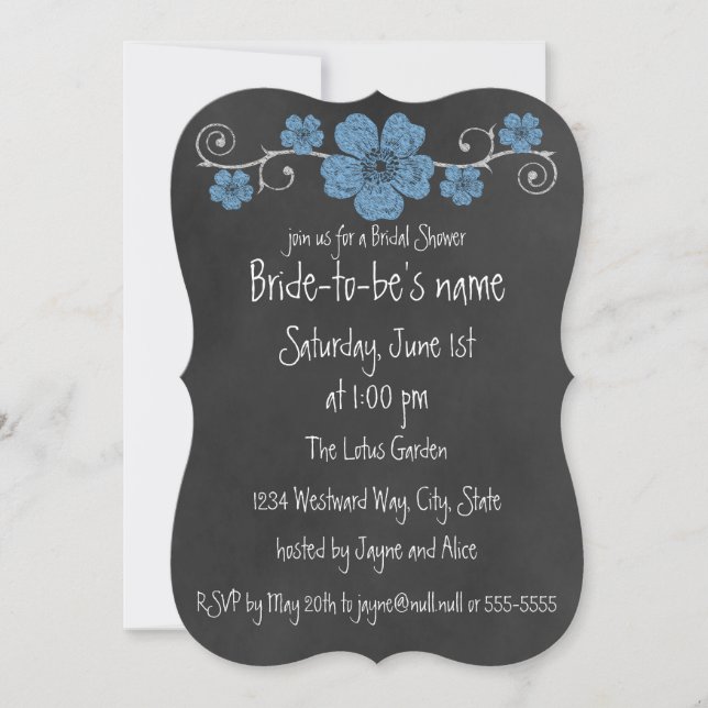 Wild Blue Rose Chalkboard Bridal Einladung (Vorderseite)