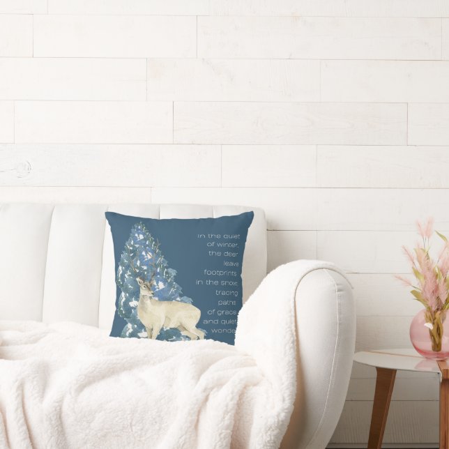 Wild Deer Footprints in Snow – Winter Nature Art Kissen (Liege)