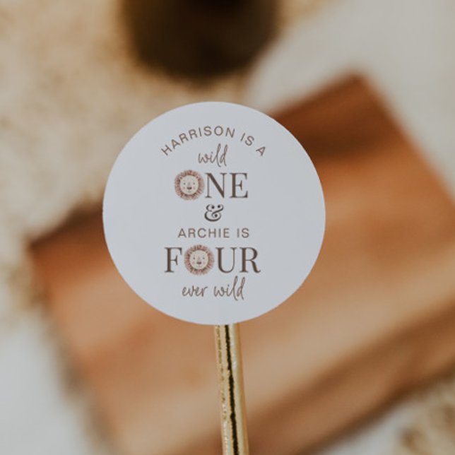 Wild Eins und Vier-Ever Wild Joint Party Runder Aufkleber (Von Creator hochgeladen)