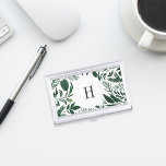 Wild Forest | Monogramm Visitenkarten Dose<br><div class="desc">Eleganter botanischer Visitenkartenhalter: Ihr Single erhält ein erstes Monogramm,  das durch einen Rand von üppigen Aquarellfarben-Blätter in Jägertönen und Waldgrün auf einem knusprigen,  weißen Hintergrund gerahmt ist. Passende Visitenkarten und Accessoires gibt es auch in unserer Wildwälder Kollektion.</div>