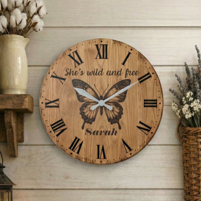 Wild & Free Wall Clock | Custom Name Gift Große Wanduhr (Von Creator hochgeladen)