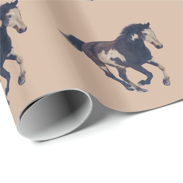Wild Galloping Pinto American Paint Horse Geschenkpapier (Rolleneckpunkt)